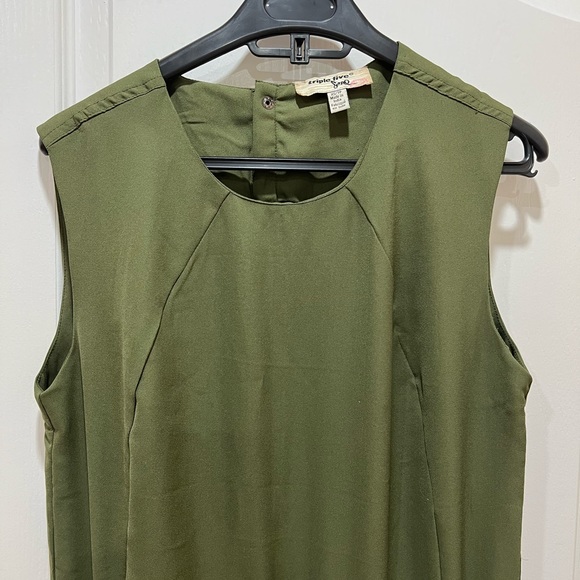 Jumpsuit (extra small) utility green with front and back pockets - Picture 2 of 7